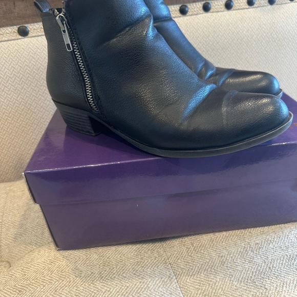 Madden Girl Boleroo Black Ankle Boots size 8.5 - Picture 3 of 15